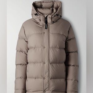 Aritzia super puff in color turner taupe (like new!!) regular length